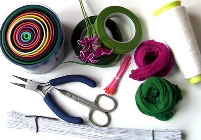 Инструменты и приспособления для работы