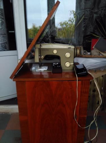 Одна из моделей швейной машины «Веритас»