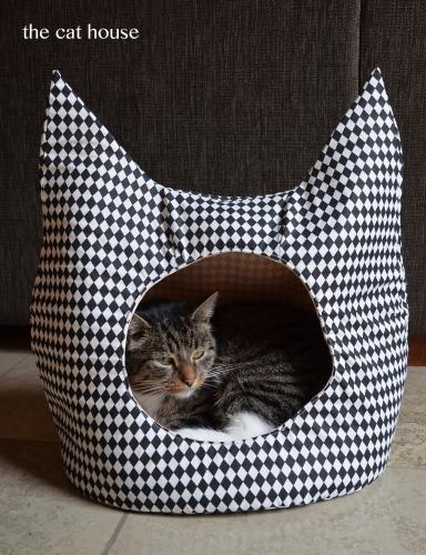 Домик для кошки, выполненный своими руками