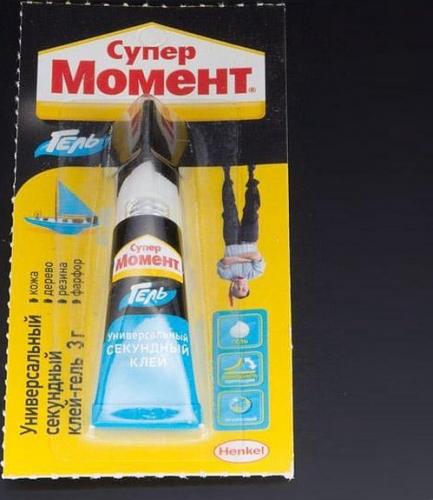 Укорачивание джинсовых брюк с помощью клея