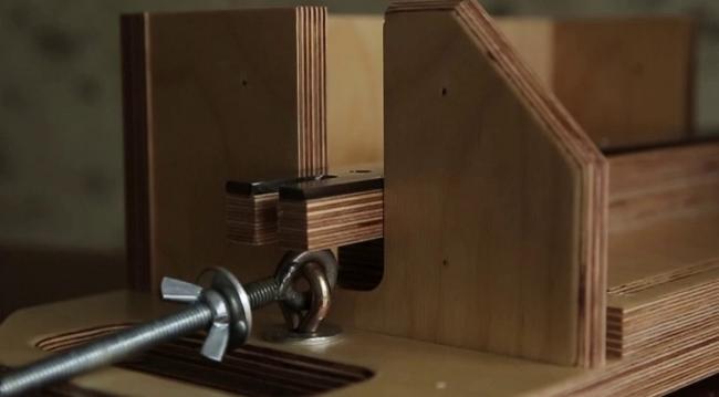 Деревянный станок в рабочем положении