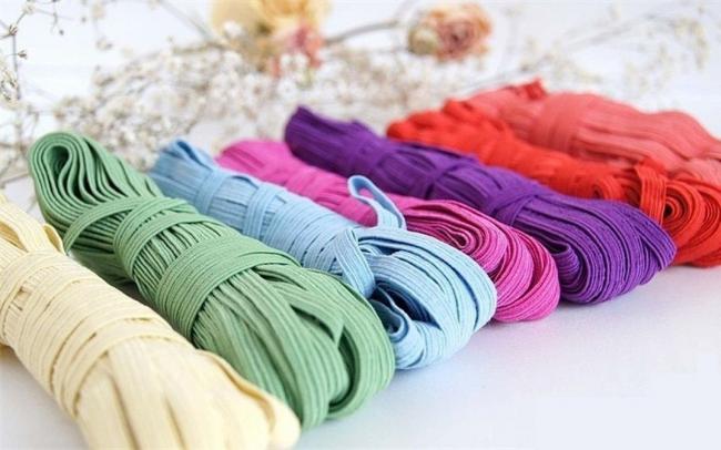 Резинка – незаменимая вещь при пошиве одежды