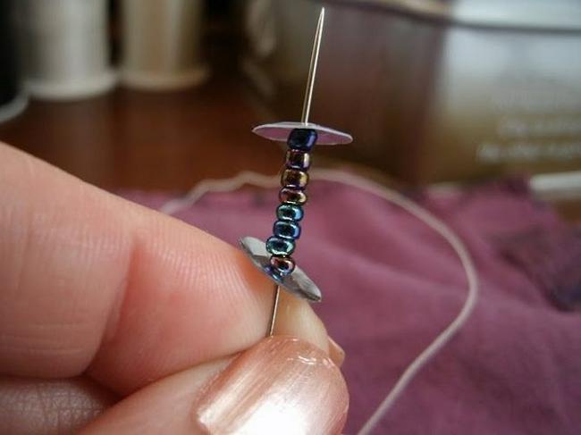 Нанизывание украшения