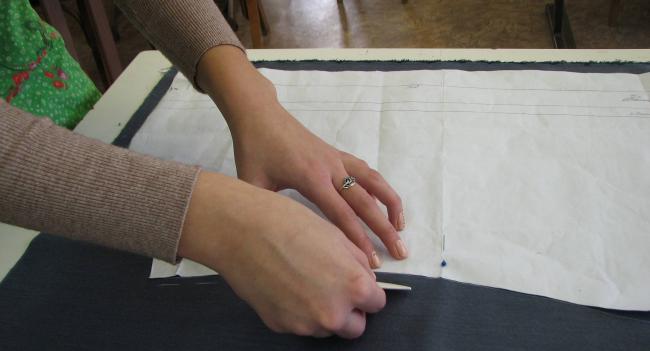 Переложение выкройки на ткань