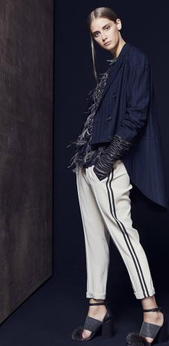 Брюки с лампасами