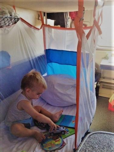 Главный плюс использования манежа — безопасность