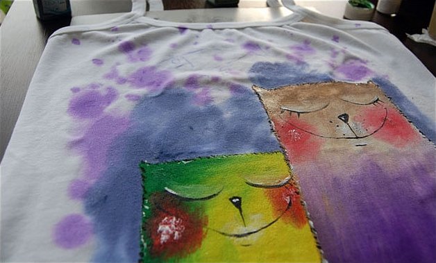 Если следовать рекомендациям, акриловая роспись на ткани продержится очень долго