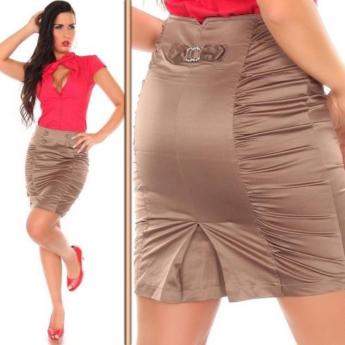 Юбка с разными по размеру подрезами в области бедер