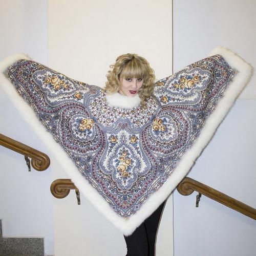 Изделие из платка с мехом