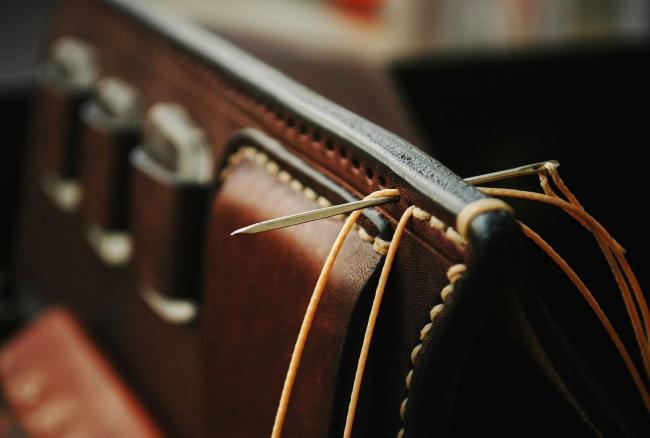 Процесс работы с кожей