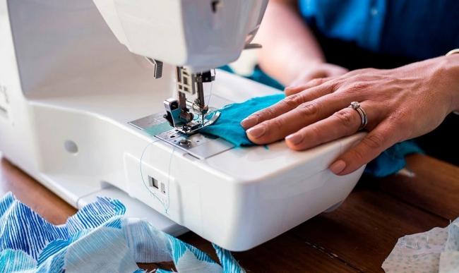 Пошив блузок со спущенными рукавами доступен даже начинающим мастерицам