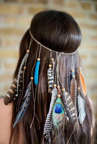 Характерные детали повязки на голову в индейском стиле