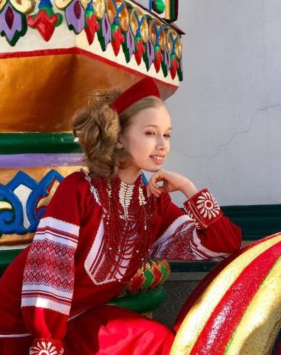 Девочка в сарафане «Славянин»