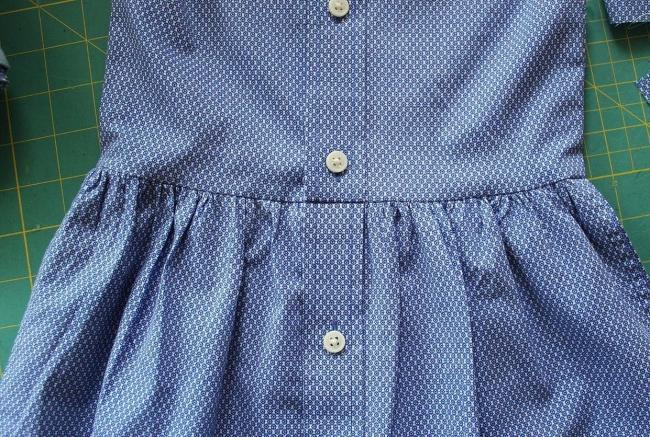 Детское летнее платье с пуговицами по спине