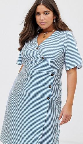 Модель с запахом и пуговицами спереди