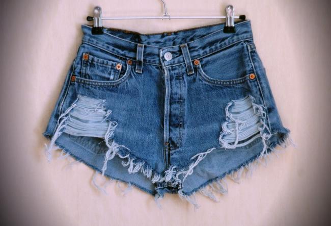 Модные обрезанные шорты