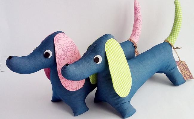 Такса из старых джинс