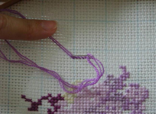 Процесс вышивания может затянуться на годы, в зависимости от размера