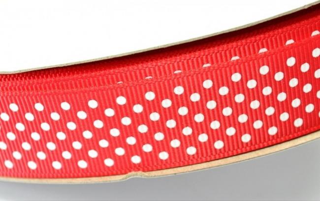 Материал с принтом в горошек