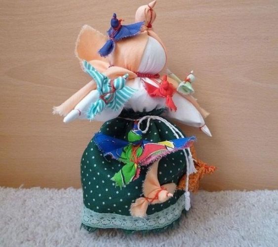 Яркая домашняя птица-радость приносит счастье