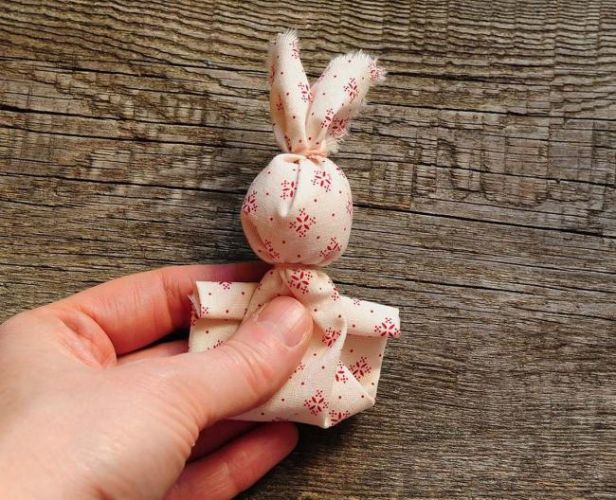 Оберег «Зайчик» для малышей