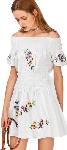 Летнее платье с цветочным орнаментом