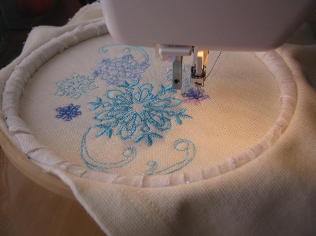 Швейная машинка вышивка