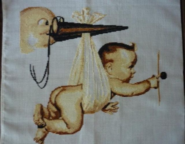 Вышивка аист с пеленкой