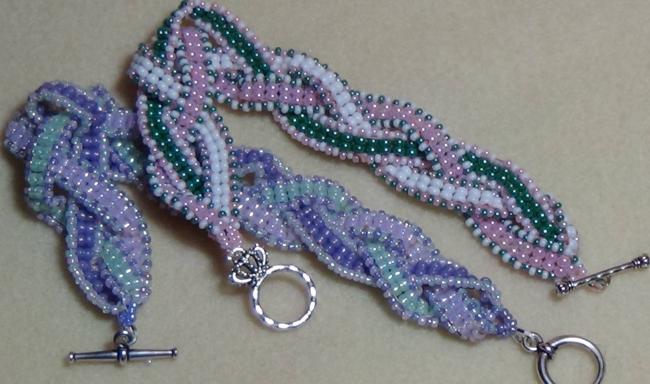 Бисер лавандового цвета