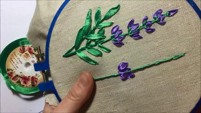 Вышивка лентами лаванда