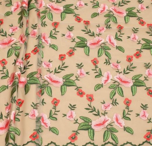 Цветы, вышитые на сетке машинным способом