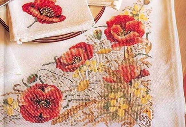 Вышить скатерть своими руками достаточно просто