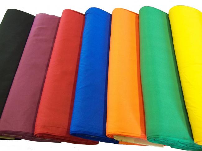 Полиэстер — износоустойчивый материал с разнообразным дизайном