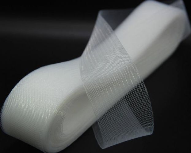 Тогда регилин для платьев был жесткий, а основой служили конские волосы