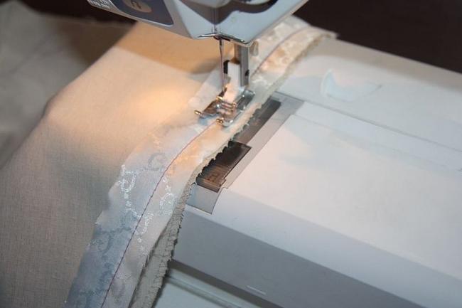 Этот способ подходит, когда необходимо чтобы ленту не было видно на изнаночной части