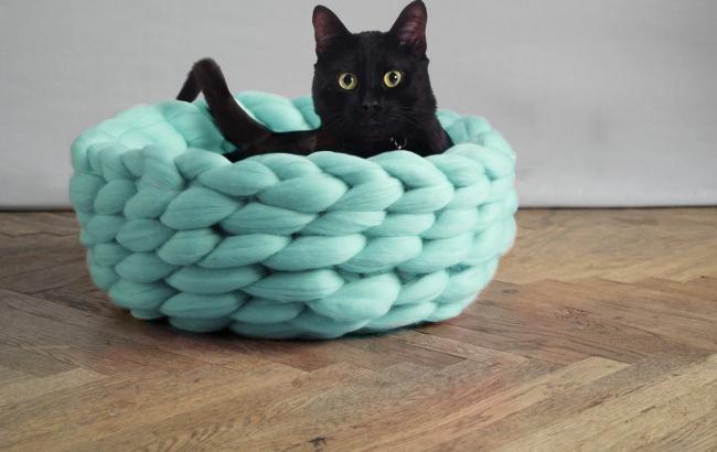 Лежанка из толстой пряжи