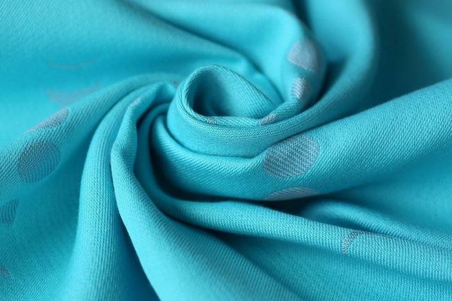 Схож с хлопком и трикотажем