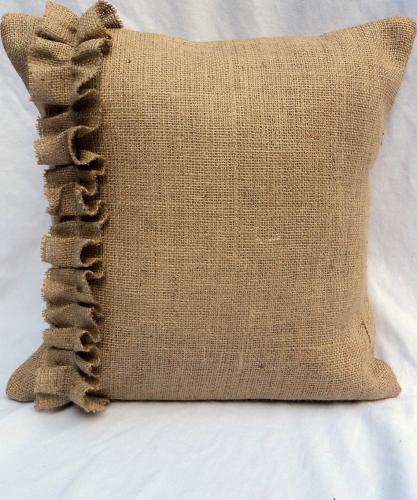 Подушка из мешковины с декором