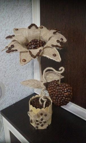 Цветок из мешковины и шпагата