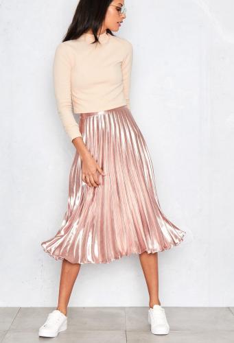 Юбка и кроссовки