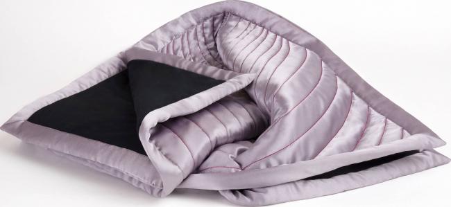 Стеганое с атласным покрытием