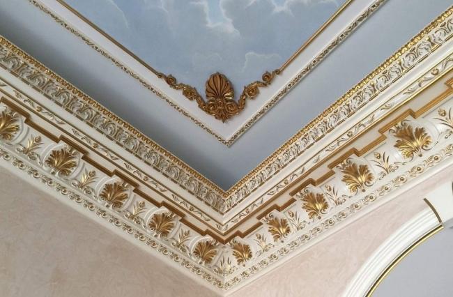 Полиэстерные покрытия с полиуретановыми карнизами